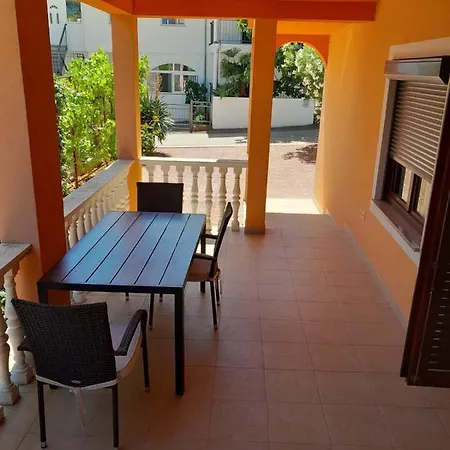 Dora Apartman